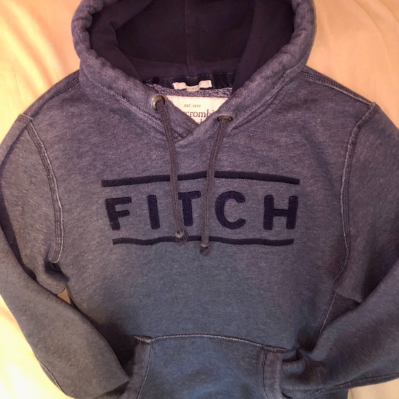 ᴀʙᴇʀᴄʀᴏᴍʙɪᴇ & ꜰɪᴛᴄʜ ʜᴏᴏᴅᴇᴅ ꜱᴡᴇᴀᴛꜱʜɪʀᴛ - Picture 6 of 7